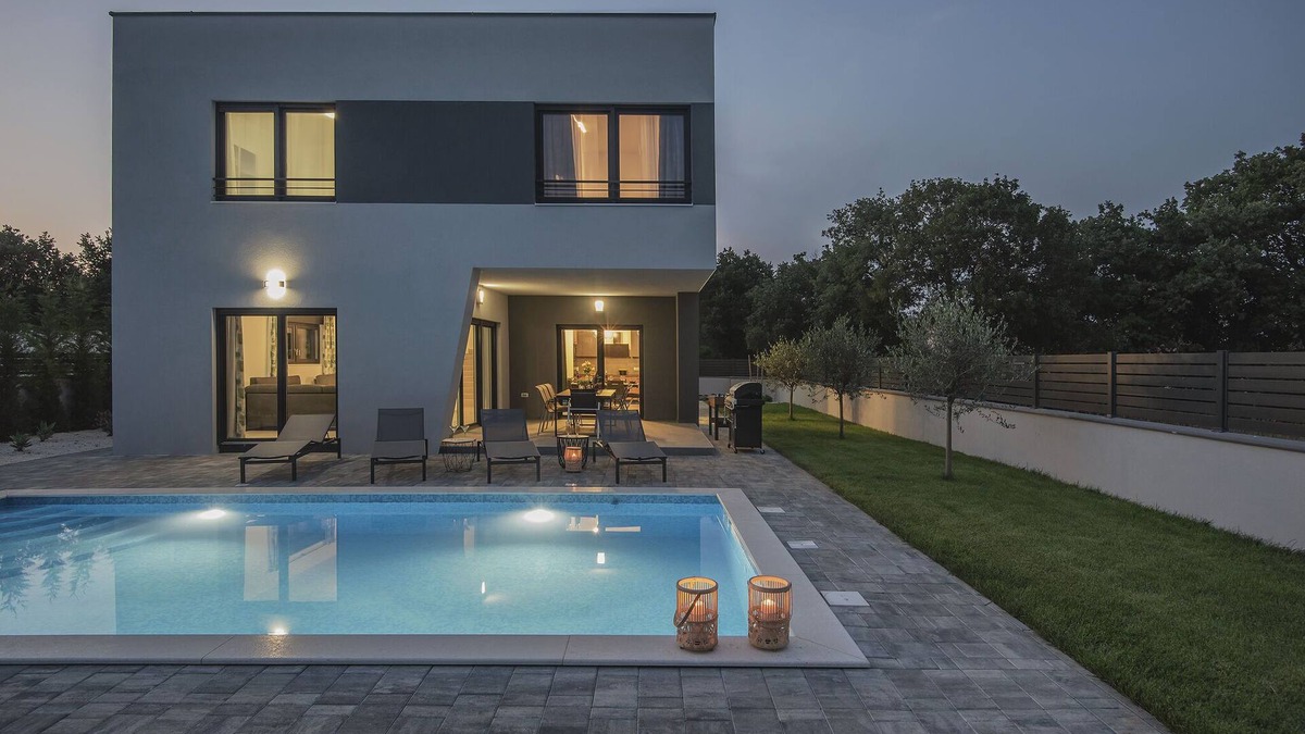 Jadreski Villa | Modern villa with heated pool