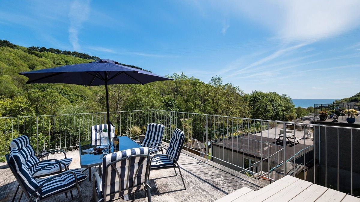 Millendreath House | Modern villa with lovely sea views.