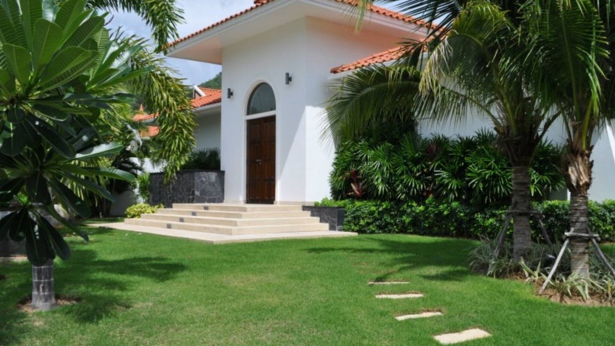 Nong Kae Villa | Modern villa with private pool near golf course