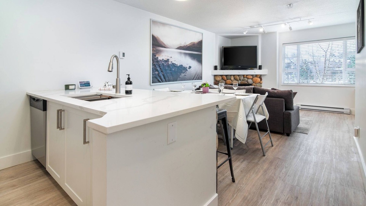 Whistler Condo | Modern Village Condo – Steps to Shops & Lifts