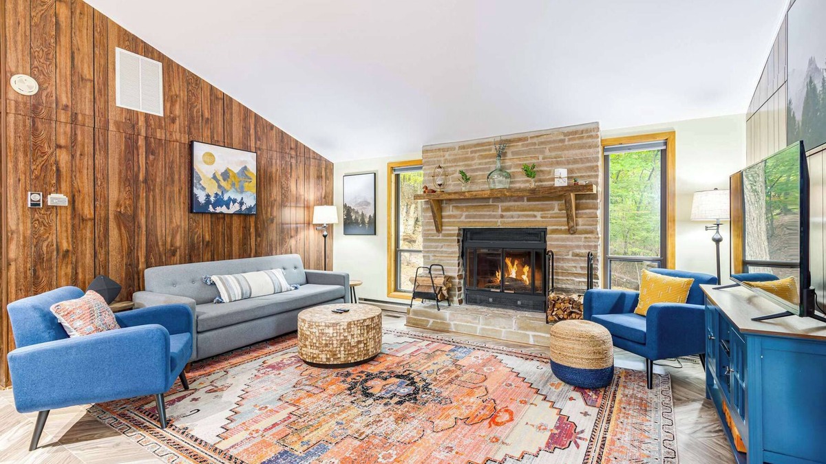 Sleepy Hollow Cabin | Modern w/Fire Pit, Deck, Grill & Hot Tub