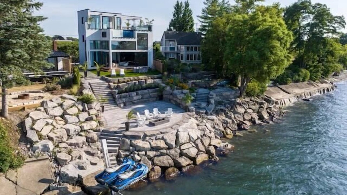 Niagara-on-the-Lake House | Modern Waterfront House - Custom Built!