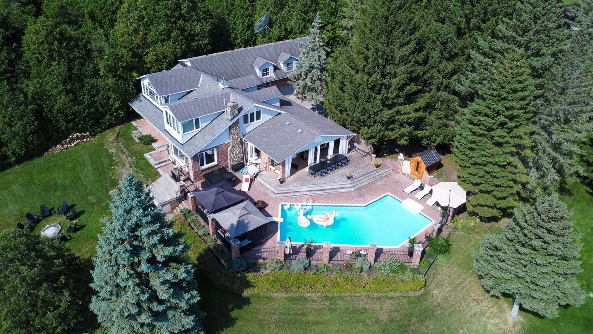 Augusta Cottage | Modern Waterfront Cottage With Heated Pool by 1000 Islands!