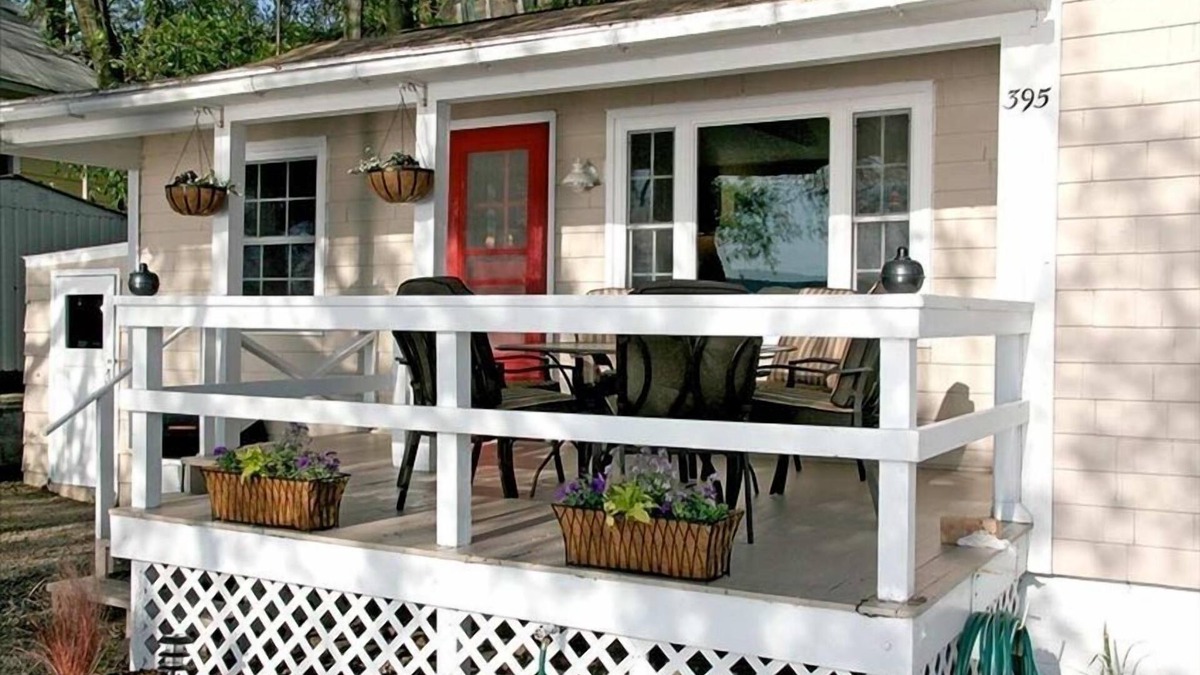 Town of Milo Cottage | Modern waterfront cottage on Keuka Lake - close to Penn Yan & Finger Lakes wine!