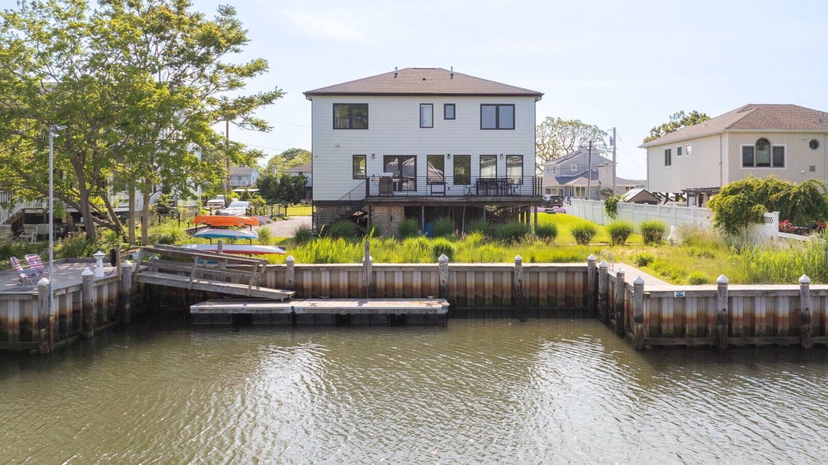 Flanders House | Modern waterfront home in Flanders, close to Riverhead, views of Flander's Bay
