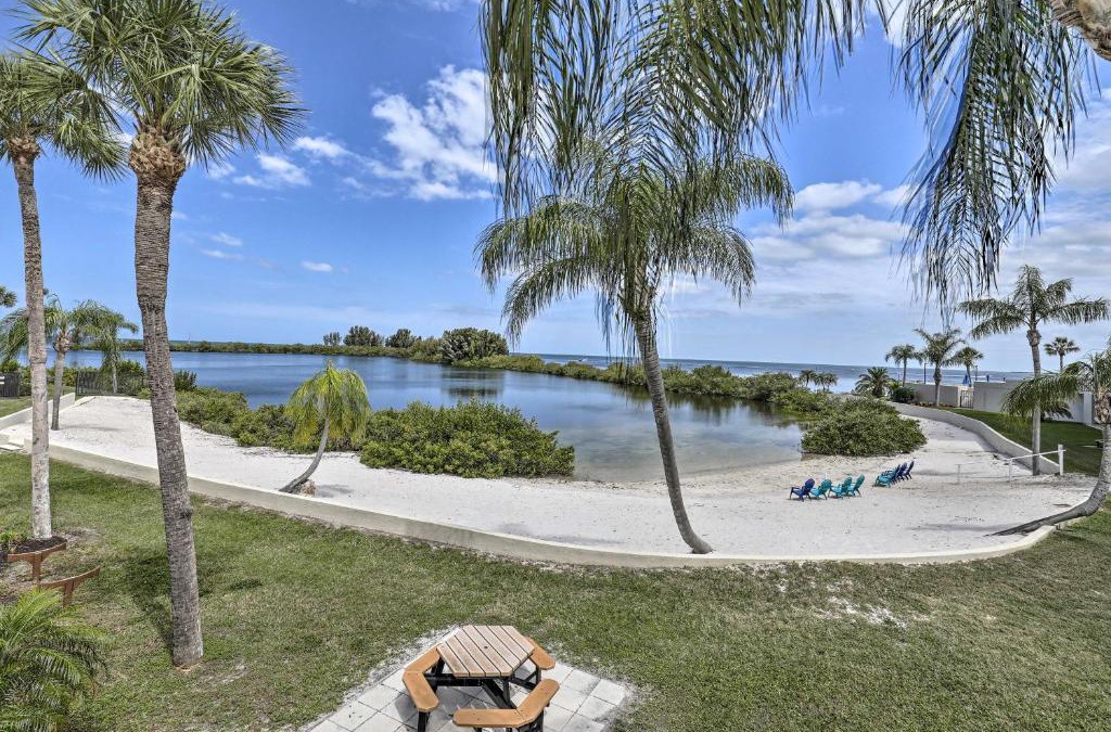 Hudson Apartment | Modern Waterfront Hudson Condo with Resort Pool!