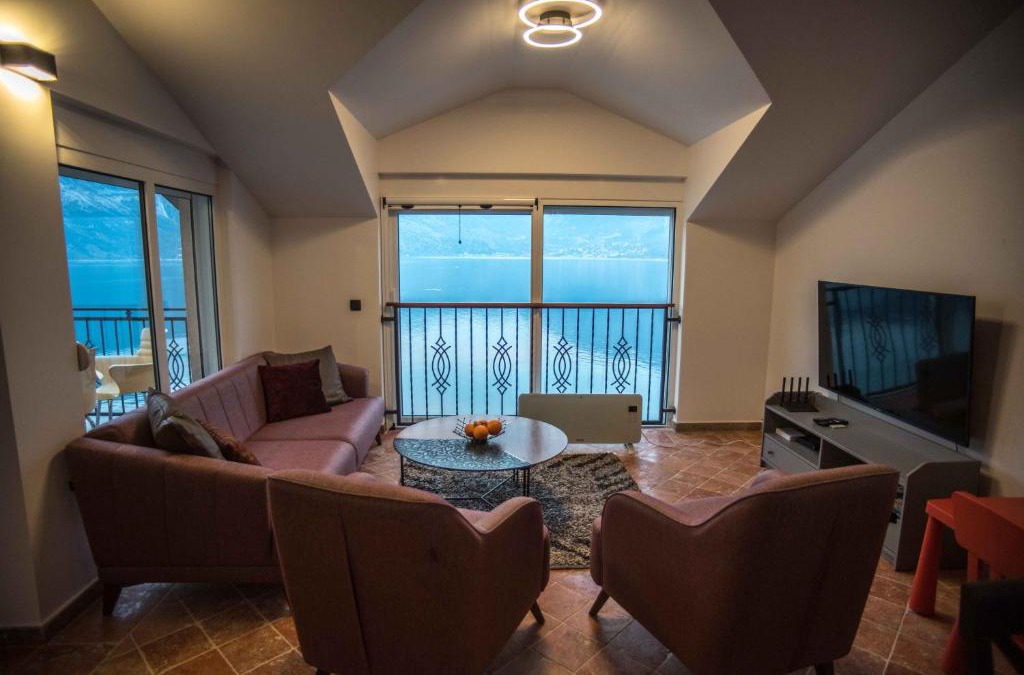 Donja Kostanjica Apartment | Modern Waterfront 3-Bed Apartment