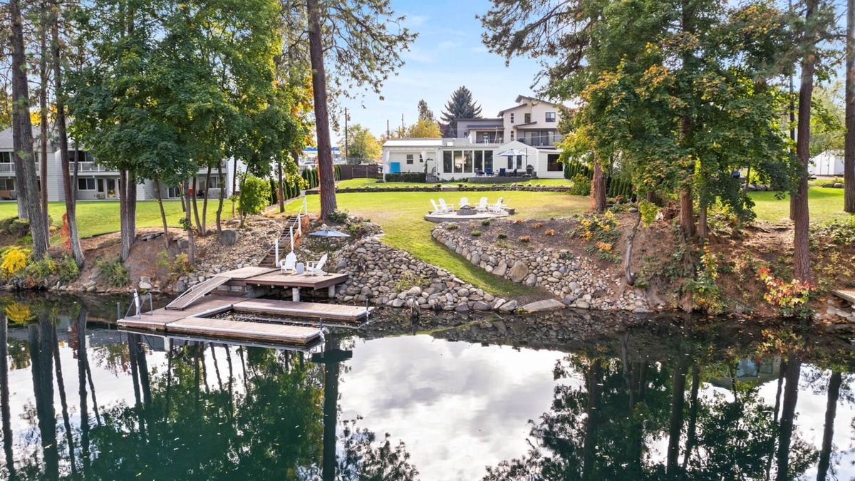 Millwood House | Modern WATERFRONT w/Private Dock+ Fire Pit+ BBQ+ King Bed