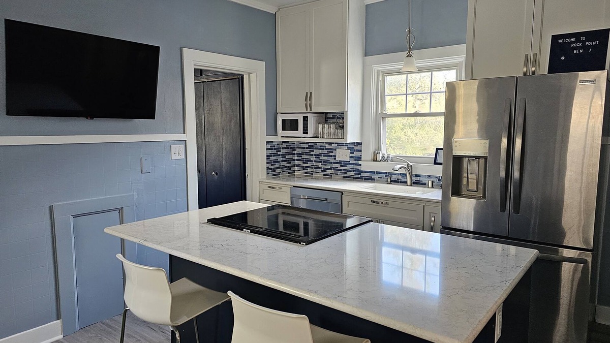 Watertown House | Modern well stocked with all the comforts of home and a special promo on now!