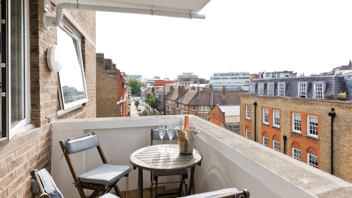 Vincent Square Apartment | Modern Westminster Flat with Balcony Views, Walk to Big Ben & West End
