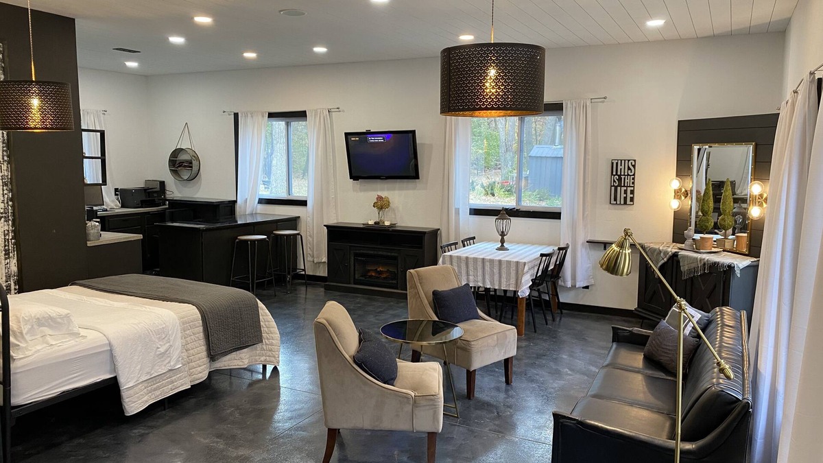 Little Falls Apartment | MODERN WILLOW STUDIO. Spacious, cozy, wooded, 4 minutes from Little Falls.