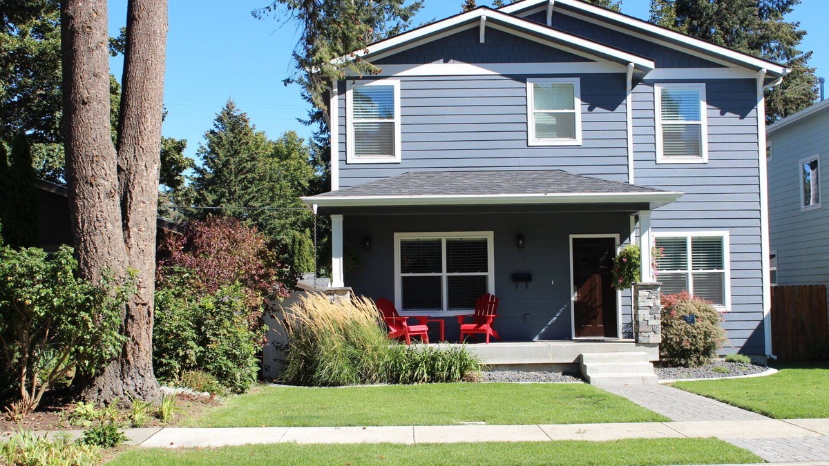 Coeur d'Alene House | Modern yet comfortable. Perfect to relax, and as a base from which to explore.