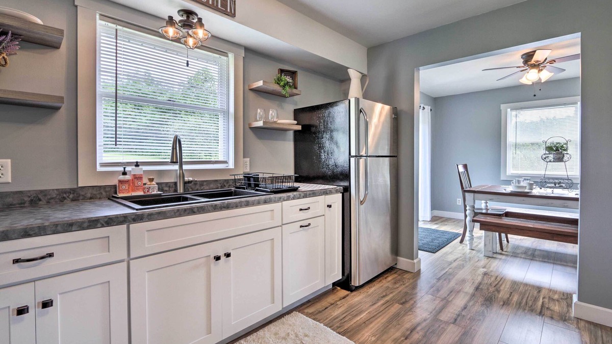 Zanesville House | Modern Zanesville Escape w/Deck & Spacious Yard