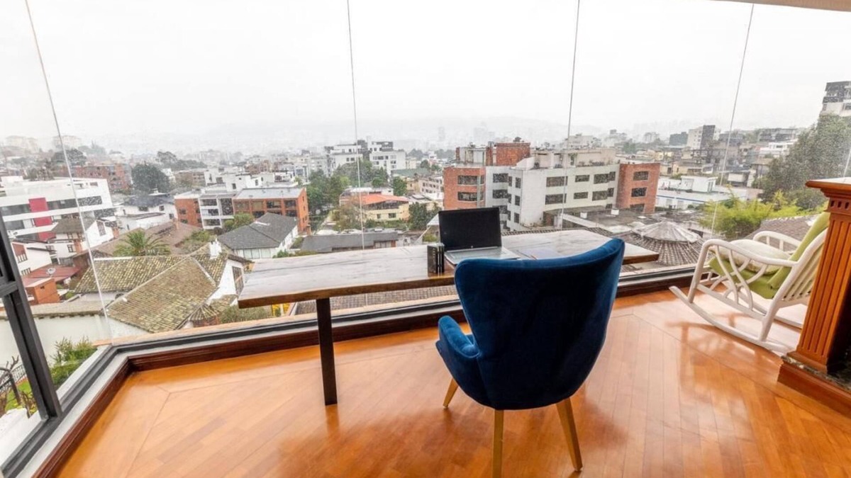 Quito House | Moderna casa con vista espectacular 5 minutos de los mejores Centros Comerciales