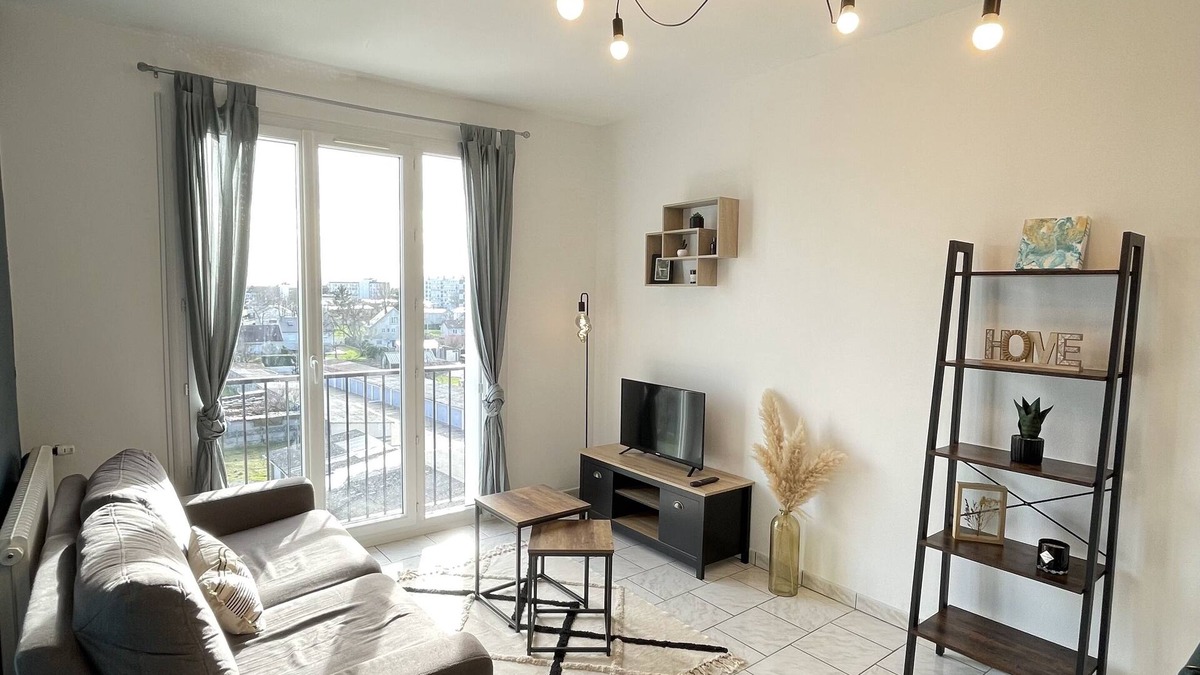 Chateauroux Apartment | - Moderna -