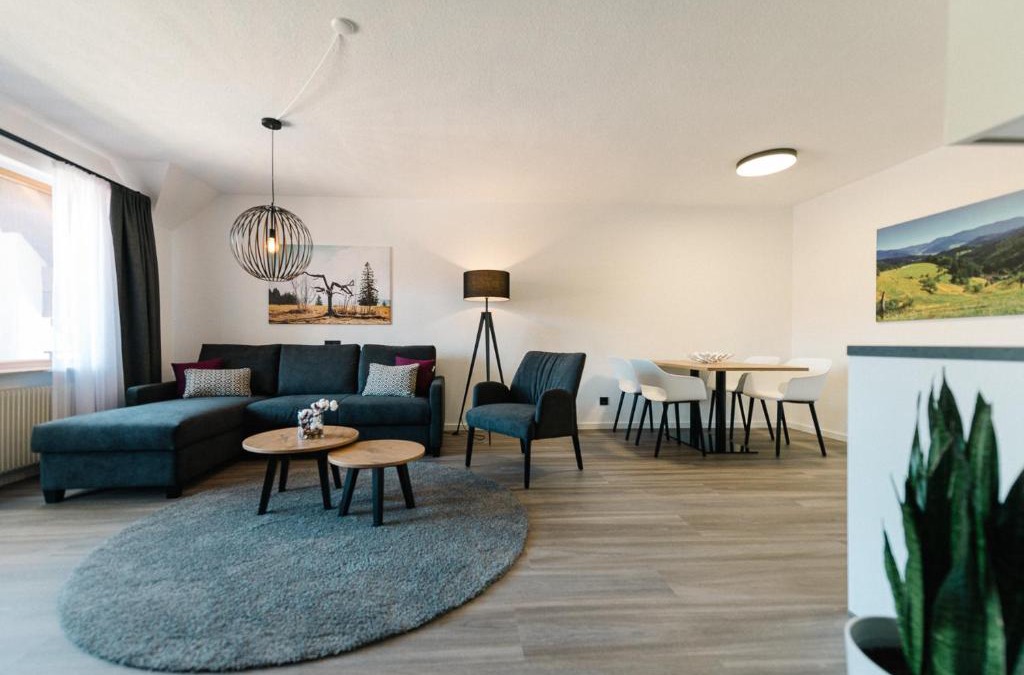 Simonswald Apartment | Moderne 3 Zi.-FeWo BlackForest Art Nähe Freiburg