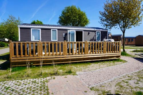 Kropswolde Ski Chalet | Moderne chalet op het strand