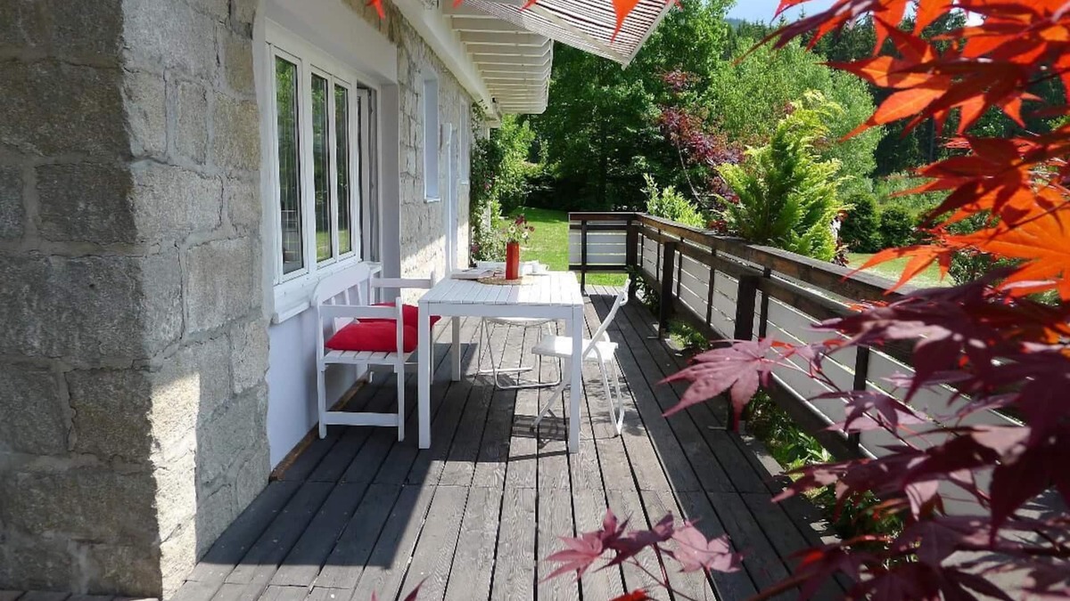 Drachselsried Apartment | Moderne Ferienwohnung im Landhausstil mit Sauna und Regendusche