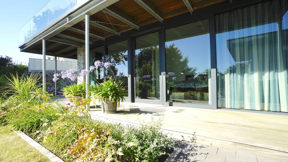 Eckernfoerde Apartment | Moderne Ferienwohnung in Ruhiger, Grüner Lage von Eckernförde