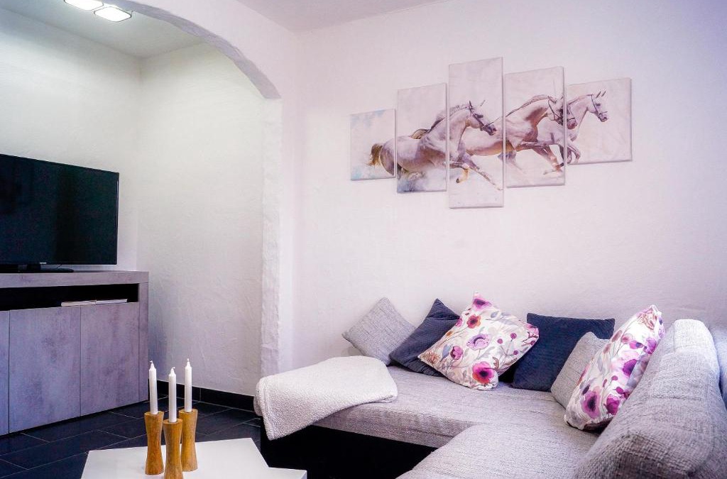 Munstermaifeld Apartment | Moderne Ferienwohnung Black Beauty auf idyllischem Reiterhof nähe Burg Eltz