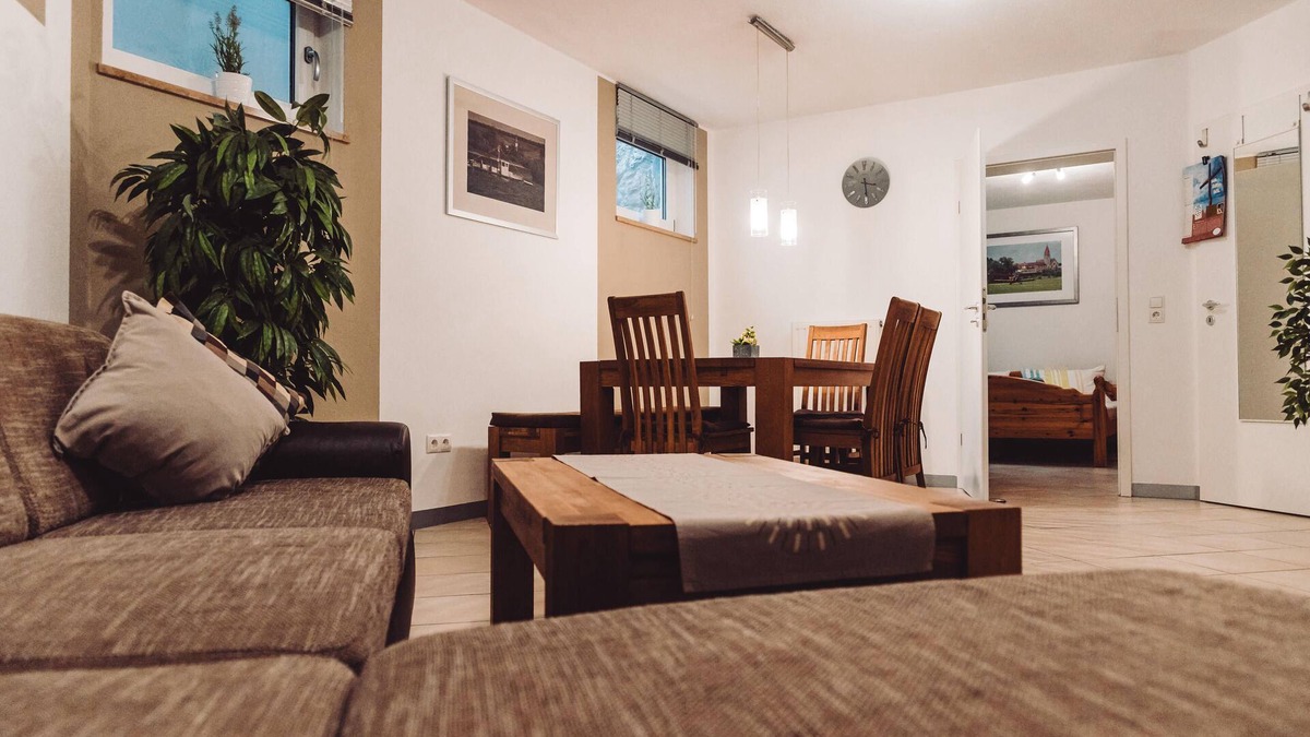 Kolitzheim Apartment | Moderne Ferienwohnung (80qm) mit gemütlicher Sitzecke im Garten