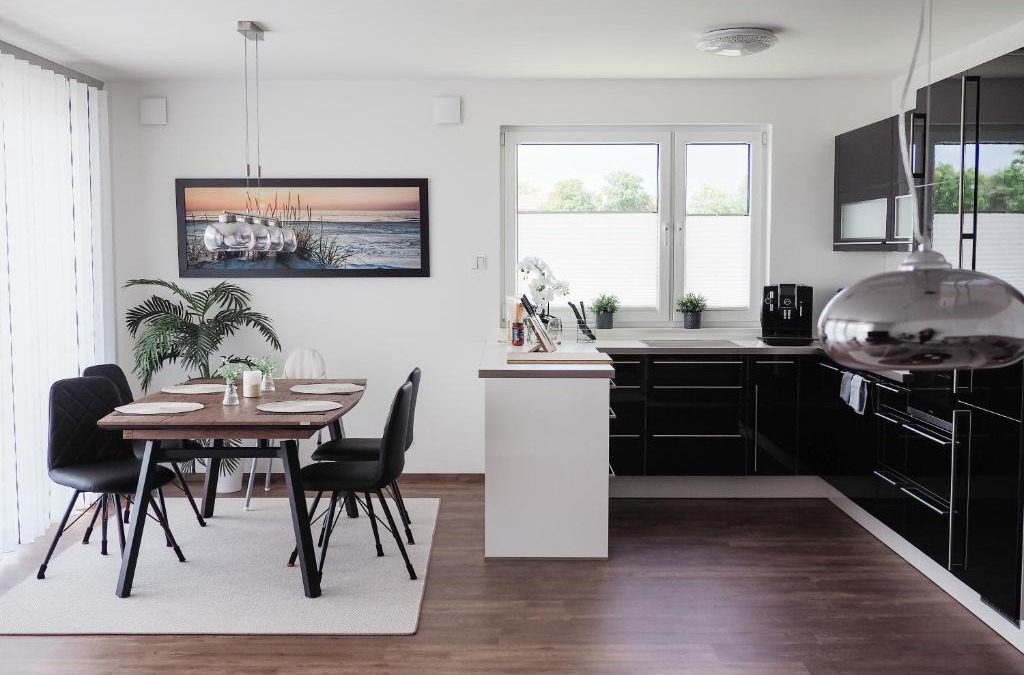 Großraschen Apartment | Moderne Ferienwohnung mit Seeblick & Terrasse 96qm