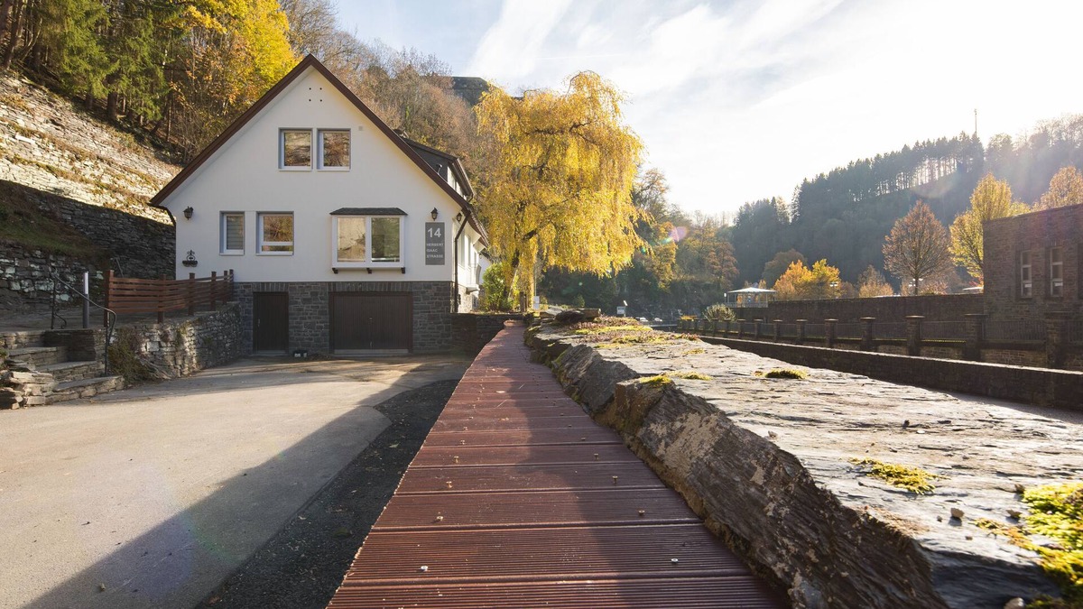 Monschau Apartment | Moderne Ferienwohnung nur Wenige Fußminuten zur Historischen Altstadt