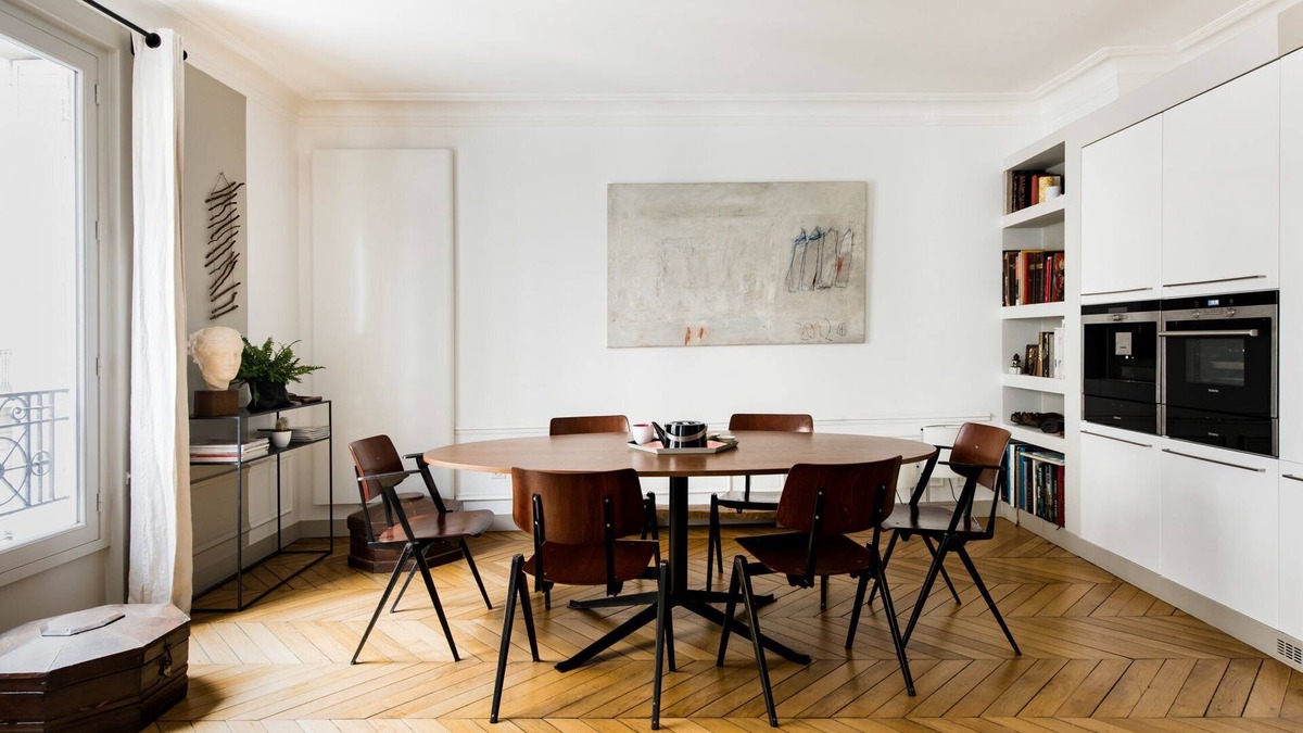 Quartier de l'Ecole-Militaire Apartment | Moderne Flat in Historic Architecture Building