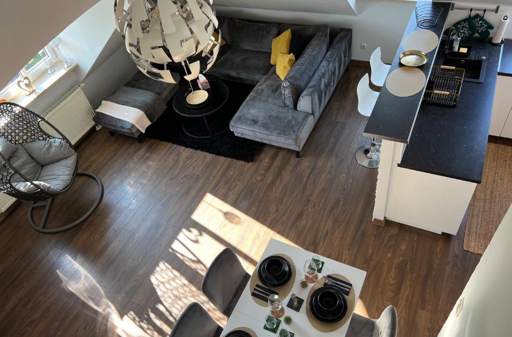 Gersthofen Apartment | Moderne Galerie-Wohnung! Zentral-A8-B17 WIFI