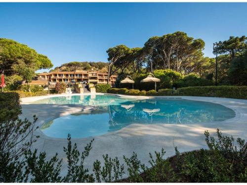 Roccamare Apartment | Modernes Studio mit gemeinschaftlichen Pool