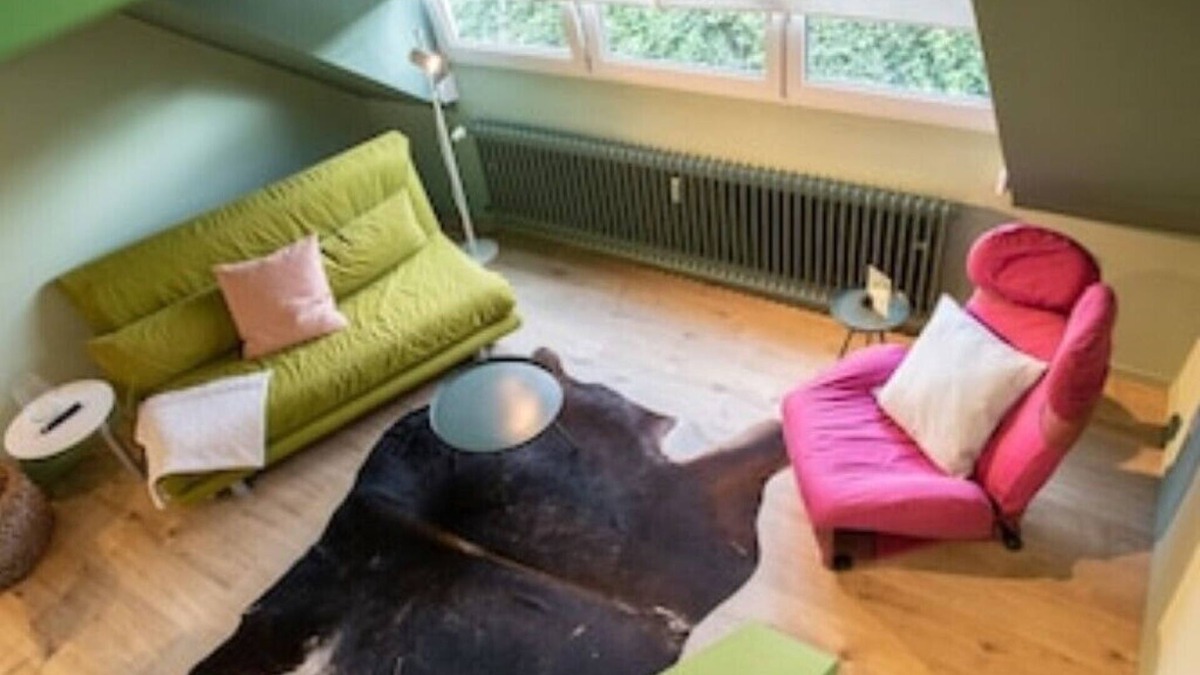 Weiherfeld Apartment | Moderne, neu Renovierte Dachgeschoßwohnung in Karlsruhe