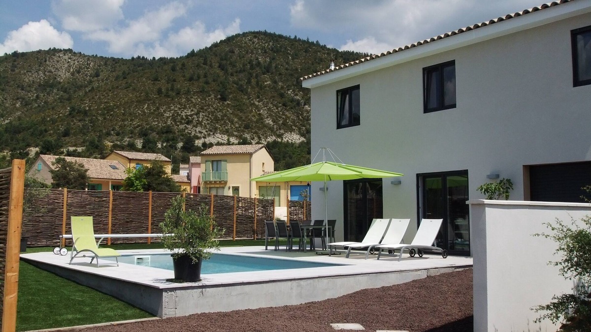 Castellane Villa | Moderne Nieuwbouwvilla met Verwarmd Privé Zwembad Midden de Rustige Natuur