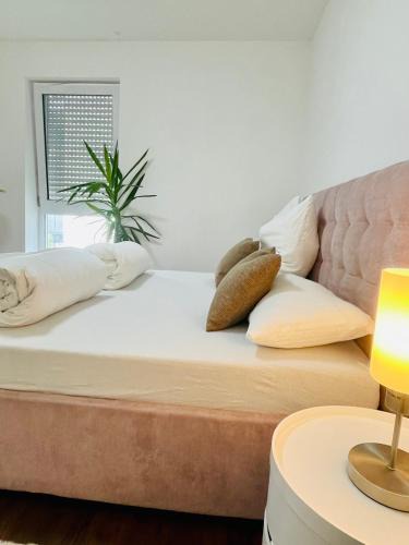 Muehldorf am Inn Apartment | Moderne Wohnung 100 m2 mit Büro und Terrasse
