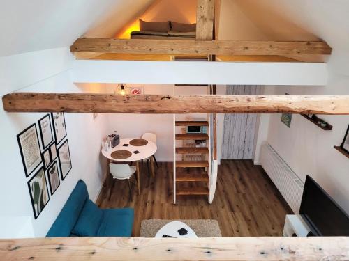 Ostenfeld Apartment | Modernes 1-Zimmer-Apartment mit Galerie-Schlafkoje im skandinavischen Stil