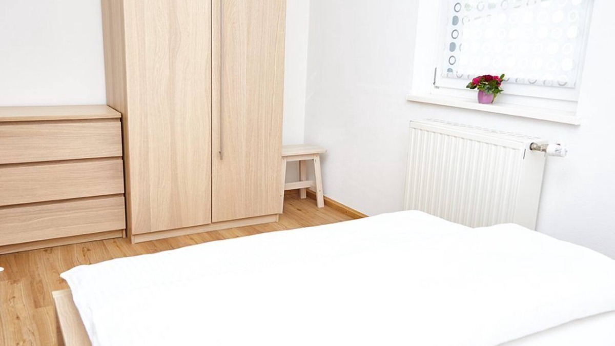 Ebelsbach Apartment | Modernes 48qm Apartment mit französischem Balkon, kostenfreies WLAN, komplett ausgestattete Küchenzeile