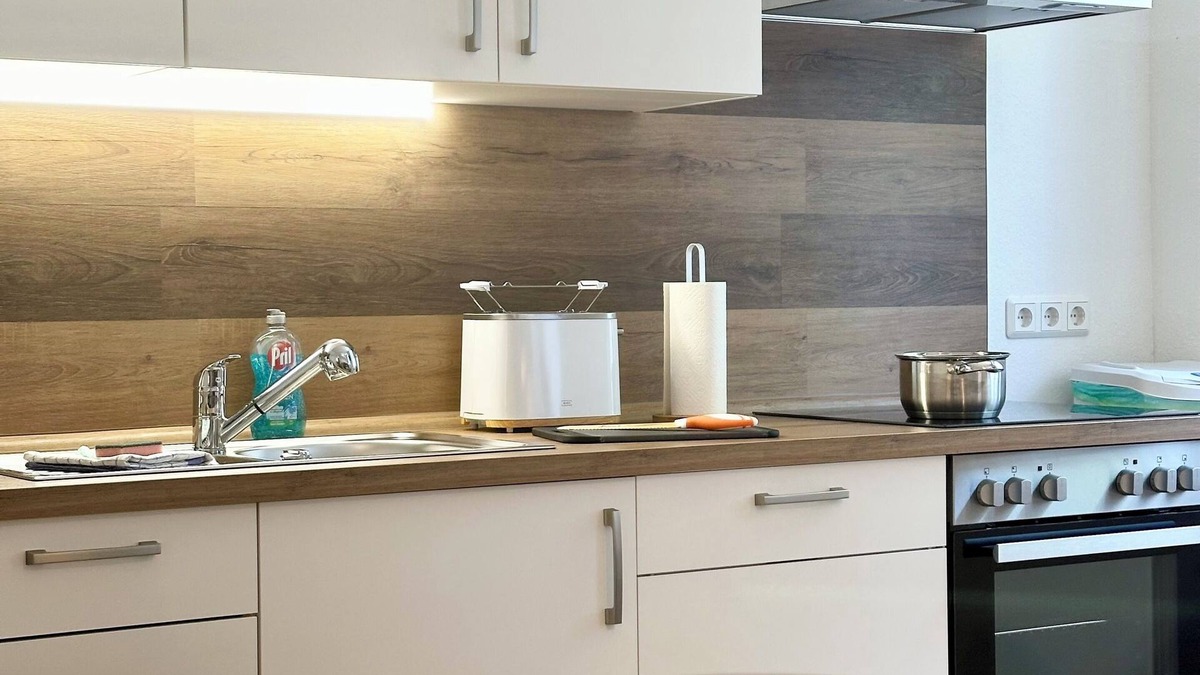 Aschersleben Apartment | Modernes Apartment, Queensize-bett, Netflix, Küche, Nähe Ameos