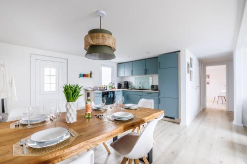 Joachimsthal House | modernes Ferienhaus Sonnendeck 70 QM I Strandnah I Terrasse I 2 Schlafzimmer I Nähe Werbellinsee