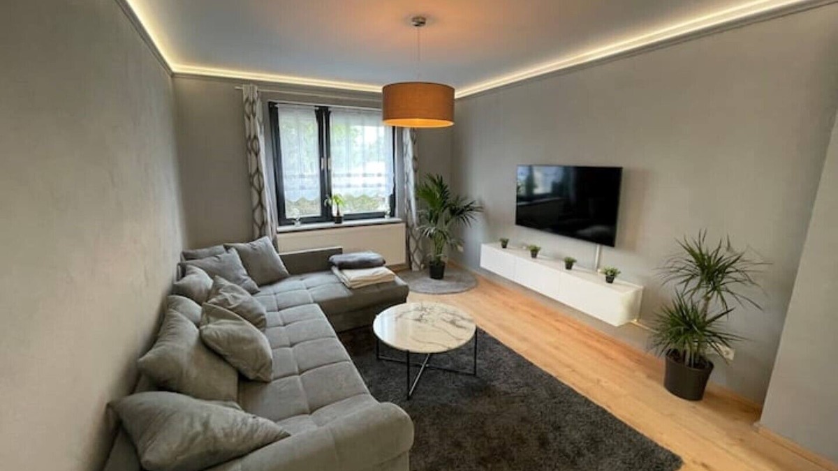 Magdeburg Apartment | Modernes Reihenhaus mit Garten