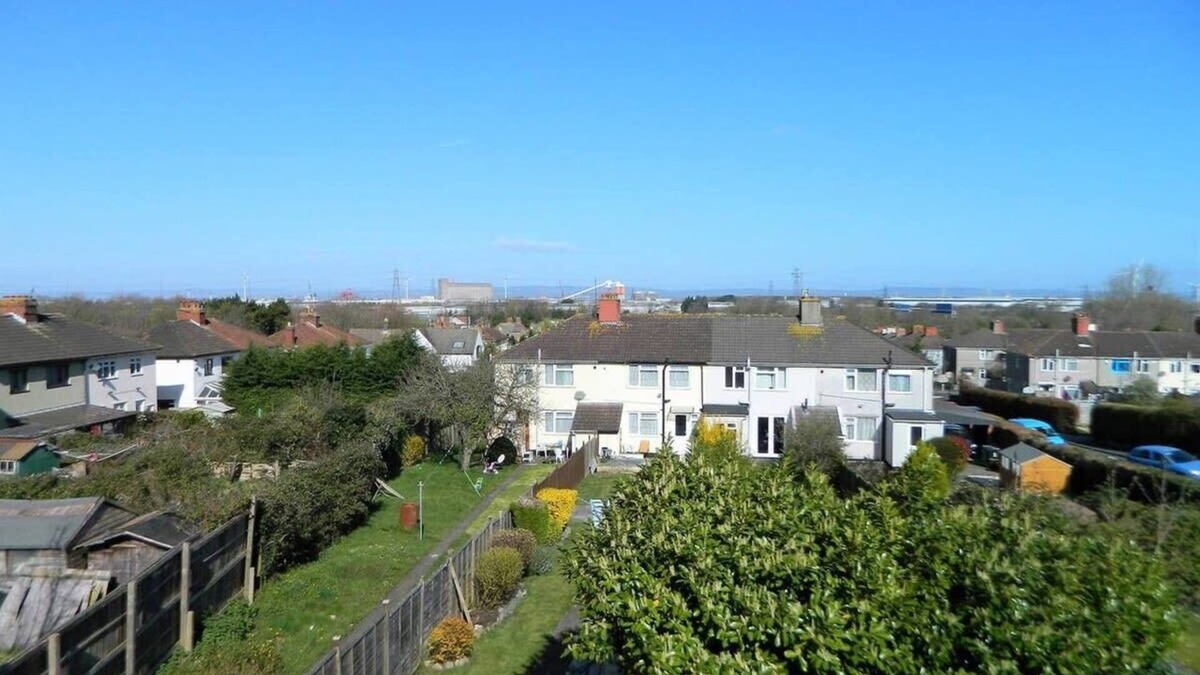 Severn Beach House | Modernised and spacious family home.