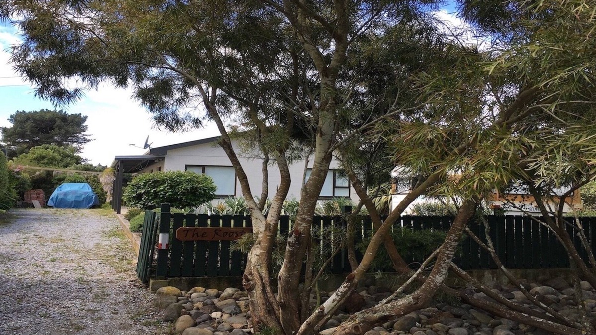 Purakaunui House | Modernised Bach at the beautiful and secluded Long Beach.
