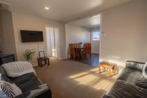 Twizel House | Modernised Mackenzie with central location.