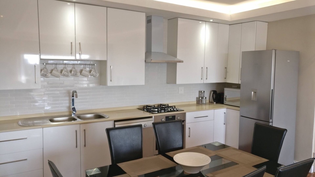 Greater Johannesburg Metropolitan Area Apartment | Modernised, pristine apartment in Blairgowrie
