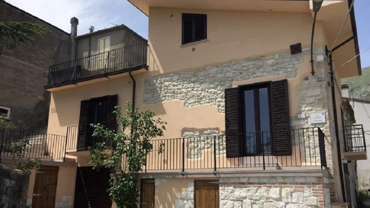 Lama dei Peligni House | Modernised town house in pretty, traditional village with amazing views.