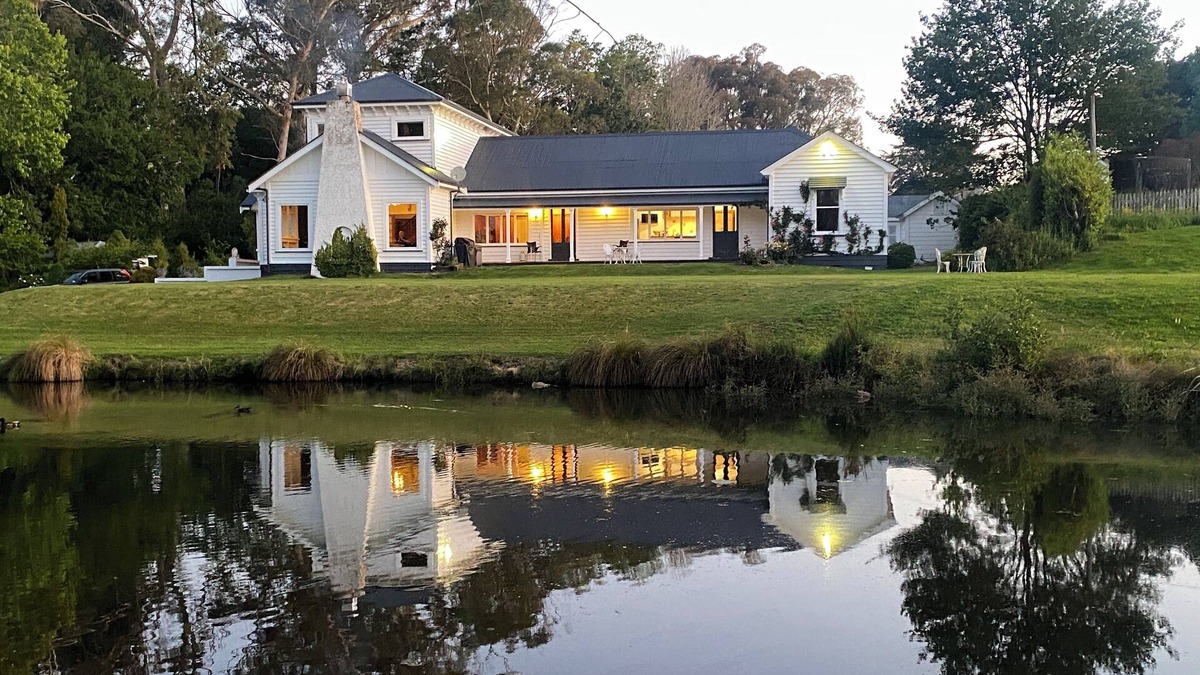 Solway House | Modernized country house set in beautiful gardens with swimming pool. n