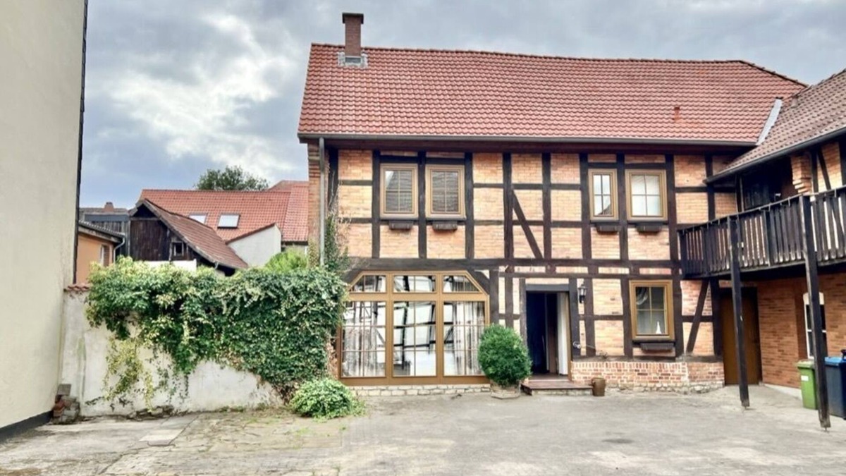 Wolfsburg House | Modernized half-timbered house for 12 guests
