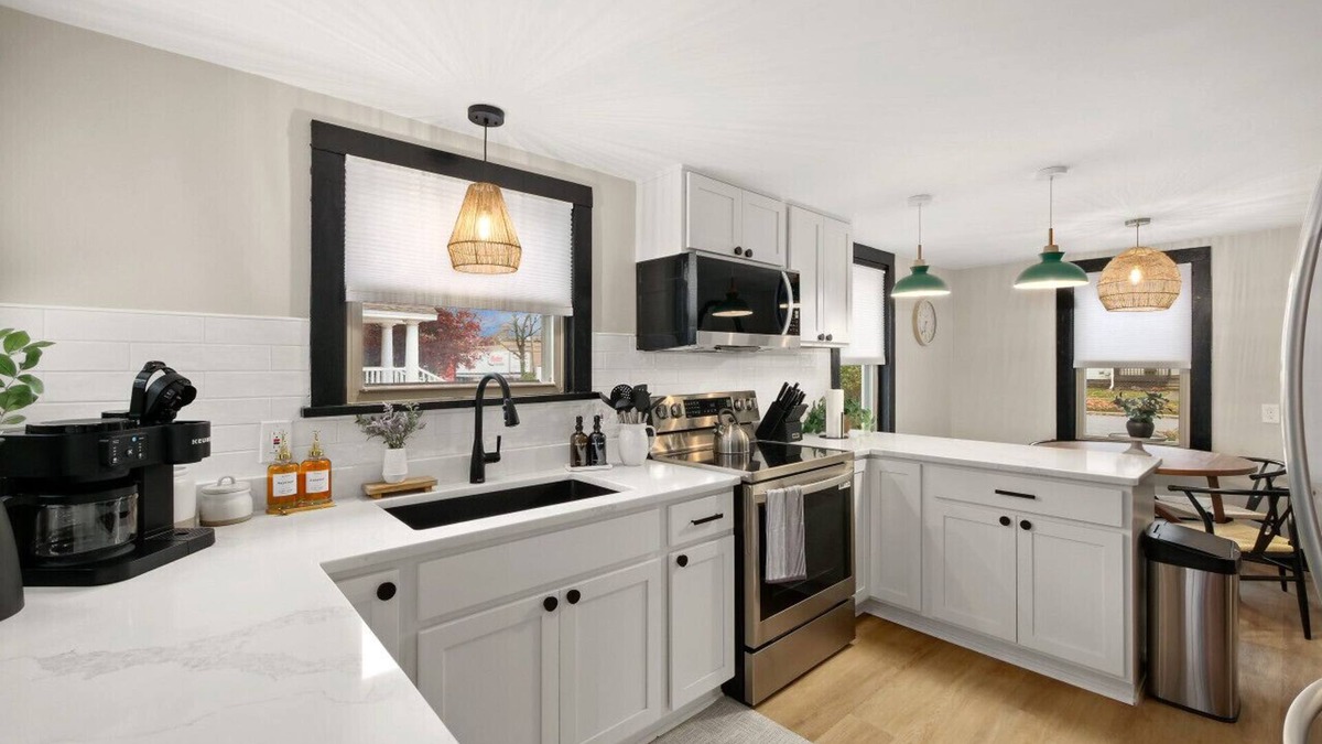 Medina House | Modernized Historical Home in Downtown Medina w/Hot Tub