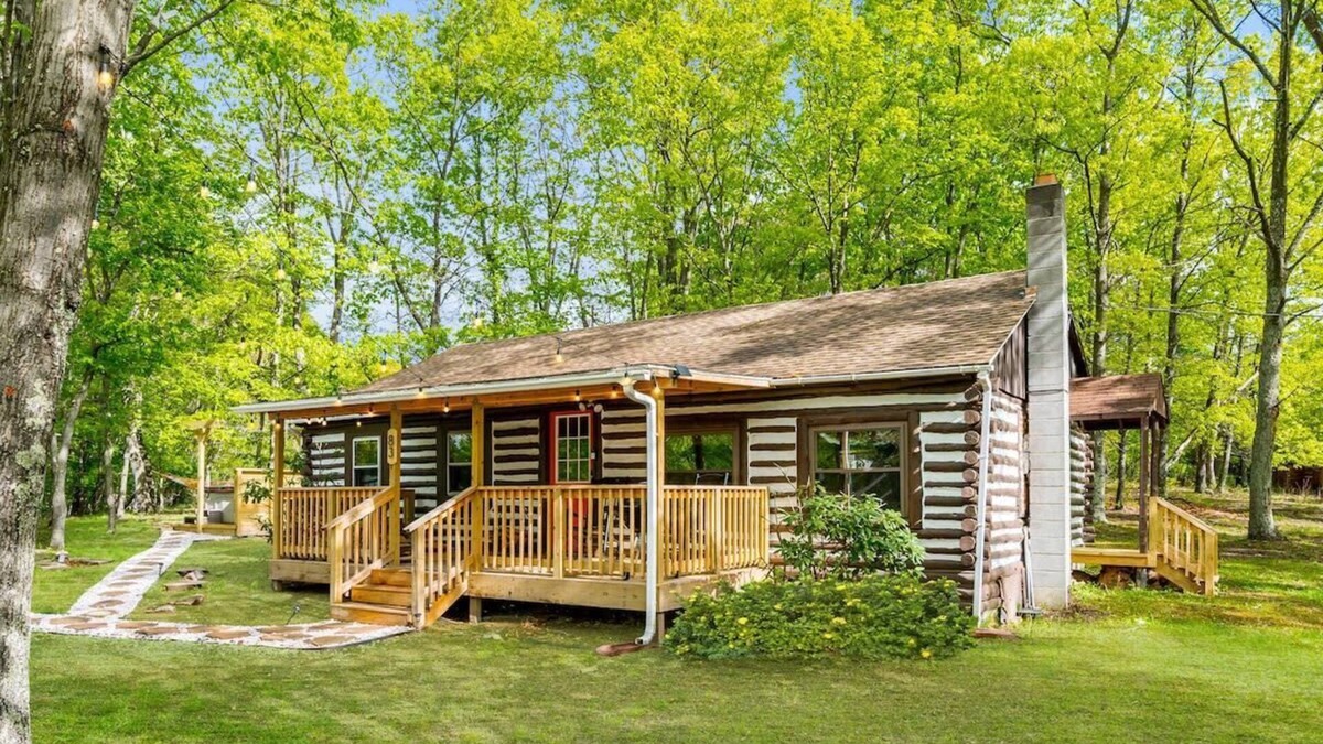 Berkeley Springs Ski Chalet | Modernized Log Cabin w Hot Tub, Fire Pit & Views!