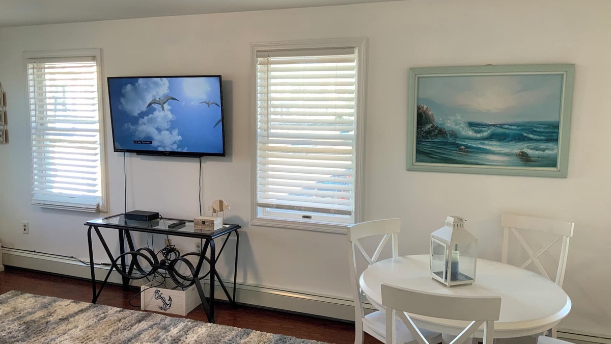 Fifth Ward Apartment | Modernized, Super-spacious condominium. Minutes from downtown, Private Parking!