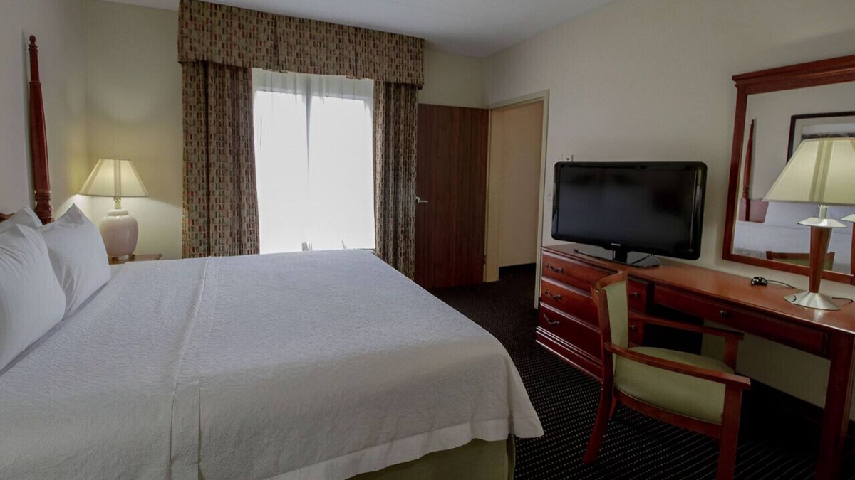 Midwest City RV Rental | Modernly Designed Rm near Newey Shopping Center!