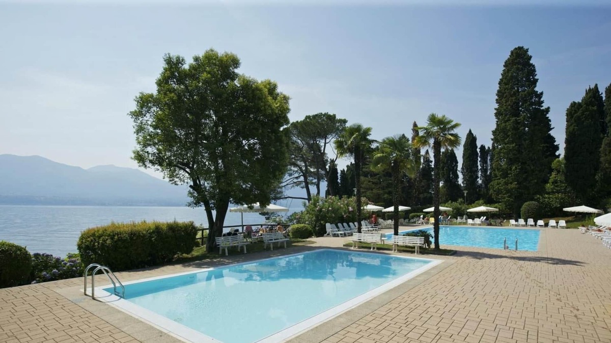 Gonte Apartment | Modernly furnished 1 room studio apartment with balcony, pool and lake access